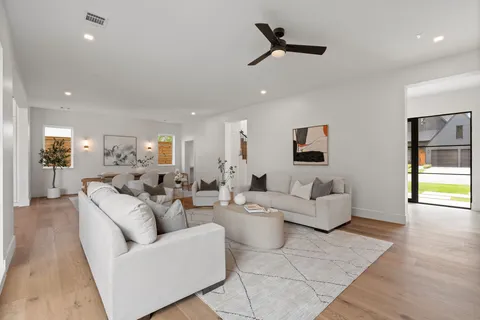 $1,499,999 | 309 Avenue Of Oaks Street, Houston, TX 77009