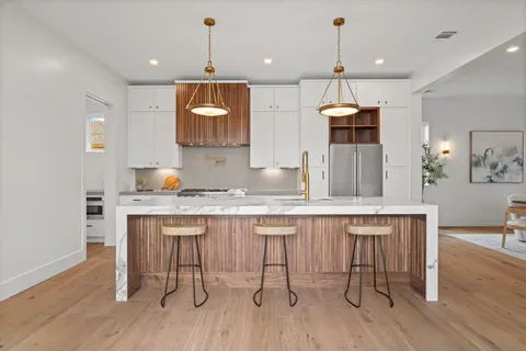 $1,499,999 | 309 Avenue Of Oaks Street, Houston, TX 77009