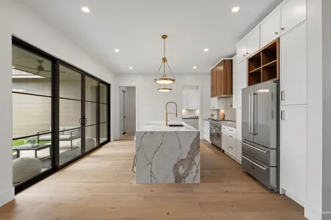 $1,499,999 | 309 Avenue Of Oaks Street, Houston, TX 77009
