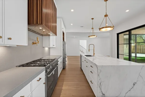 $1,575,000 | 309 Avenue Of Oaks Street, Houston, TX 77009