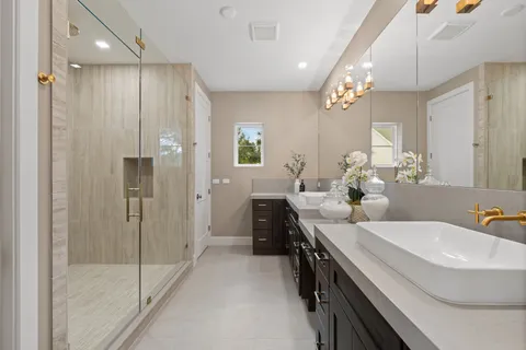 $1,499,999 | 309 Avenue Of Oaks Street, Houston, TX 77009