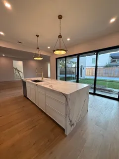 $1,575,000 | 309 Avenue Of Oaks Street, Houston, TX 77009