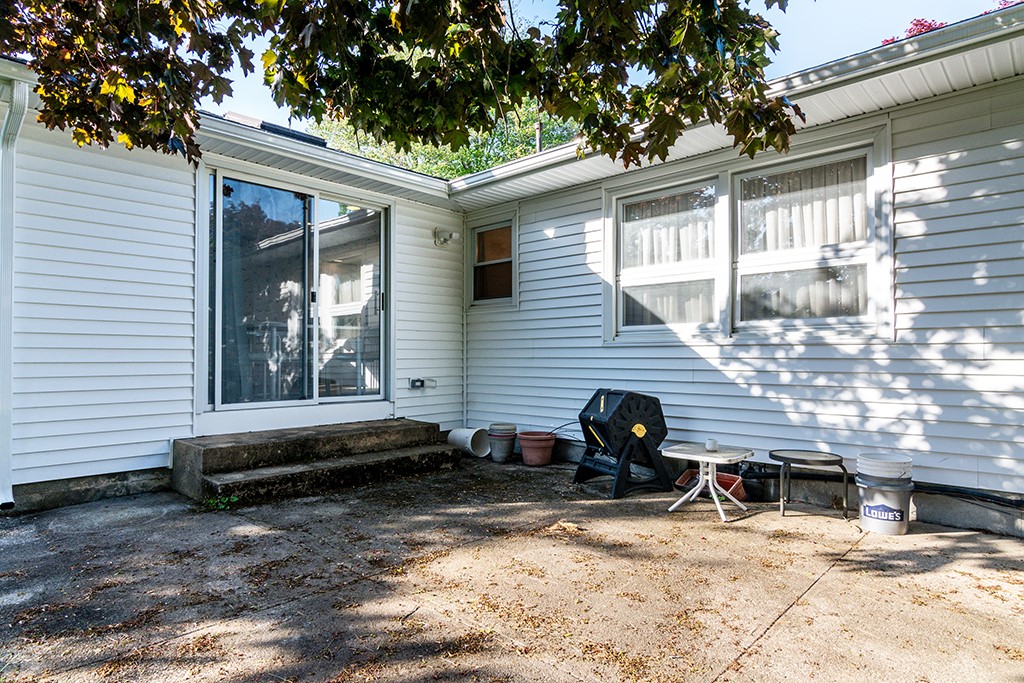 64 Amherst Road Cranston, RI 02920 - Photo 4 of 25 Gallery Image 4
