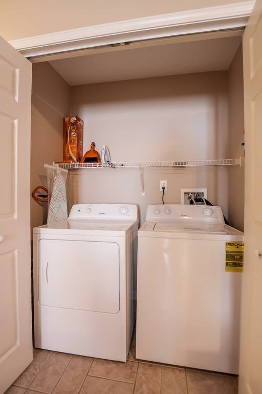 535 Lafayette Road Clarksville, TN 37042 - Photo 2 of 5 a utility room with dryer and washer