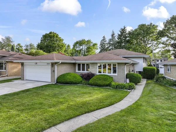 $529,900 | 1920 Koehler Drive, Des Plaines, IL 60018
