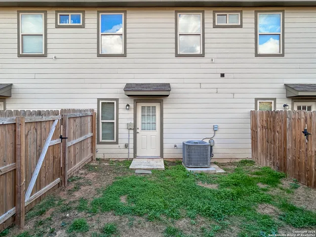 $1,400 | 13002 Reid Meadows, Live Oak, TX 78233