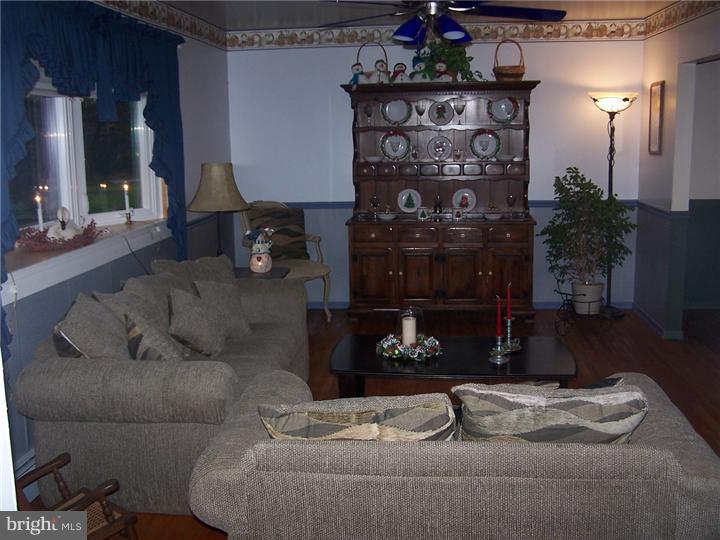 2810 Upper Ridge Road Pennsburg, PA 18073 - Photo 7 of 12 Living Room