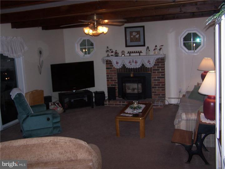 2810 Upper Ridge Road Pennsburg, PA 18073 - Photo 10 of 12 Family Room