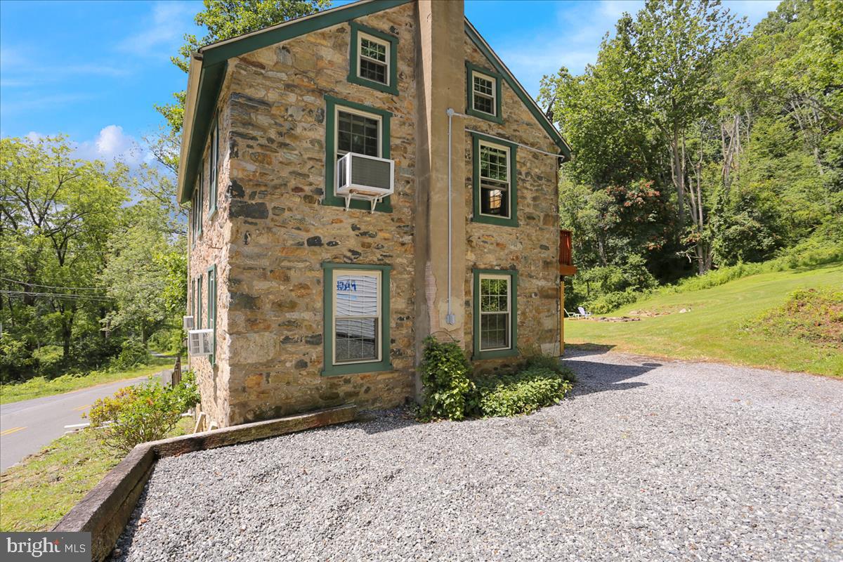 212 Conrad Road Alburtis, PA 18011 - Photo 3 of 31 Gallery Image 3