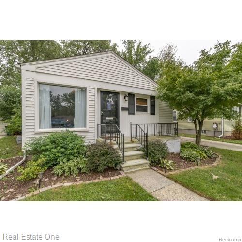 3707 Normandy Road Royal Oak, MI 48073 - Photo 3 of 28 tfn_6155.jpg