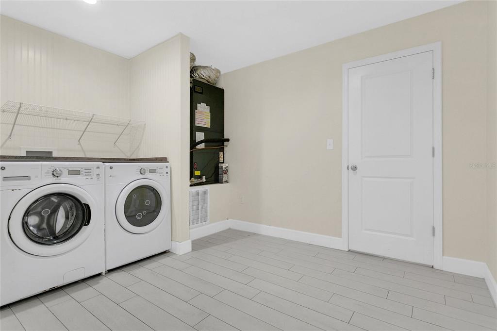 1801 West Highway 329 Citra, FL 32113 - Photo 15 of 34 a utility room with dryer and washer