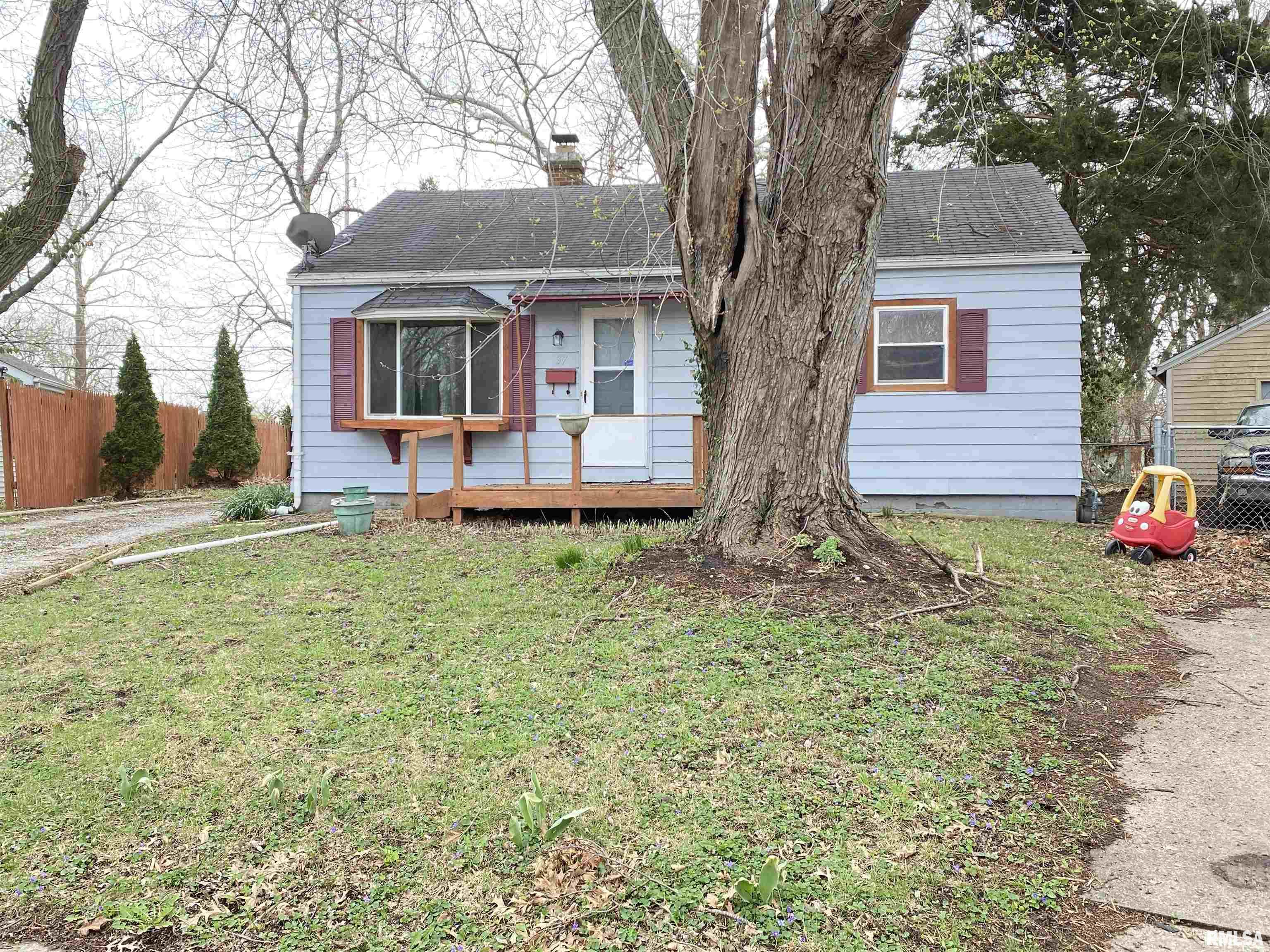 37 Belle Place Springfield, IL 62704 - Photo 2 of 18