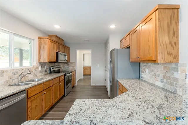 $410,000 | 320 Sunrise Hills, Lampasas, TX 76550