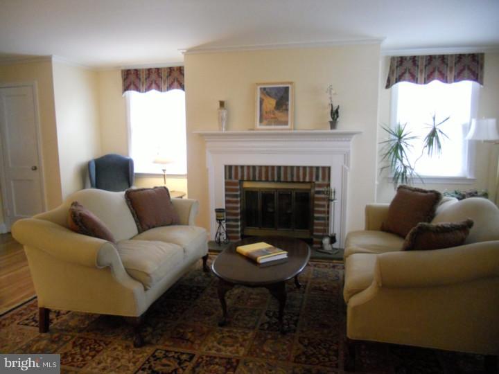 531 Evans Road Springfield, PA 19064 - Photo 3 of 16 Living Room