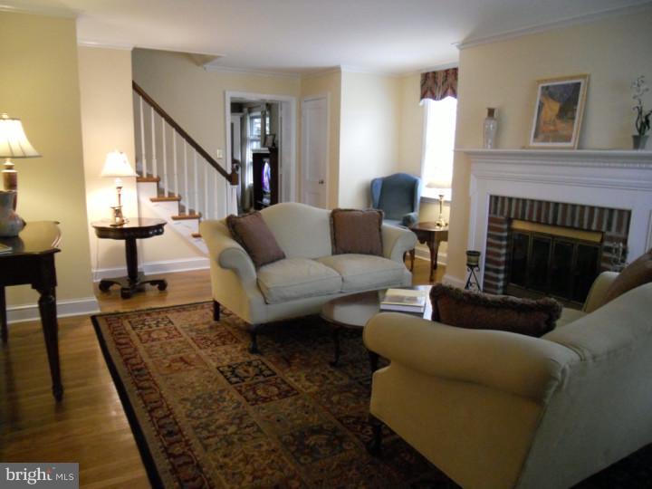 531 Evans Road Springfield, PA 19064 - Photo 4 of 16 Living Room