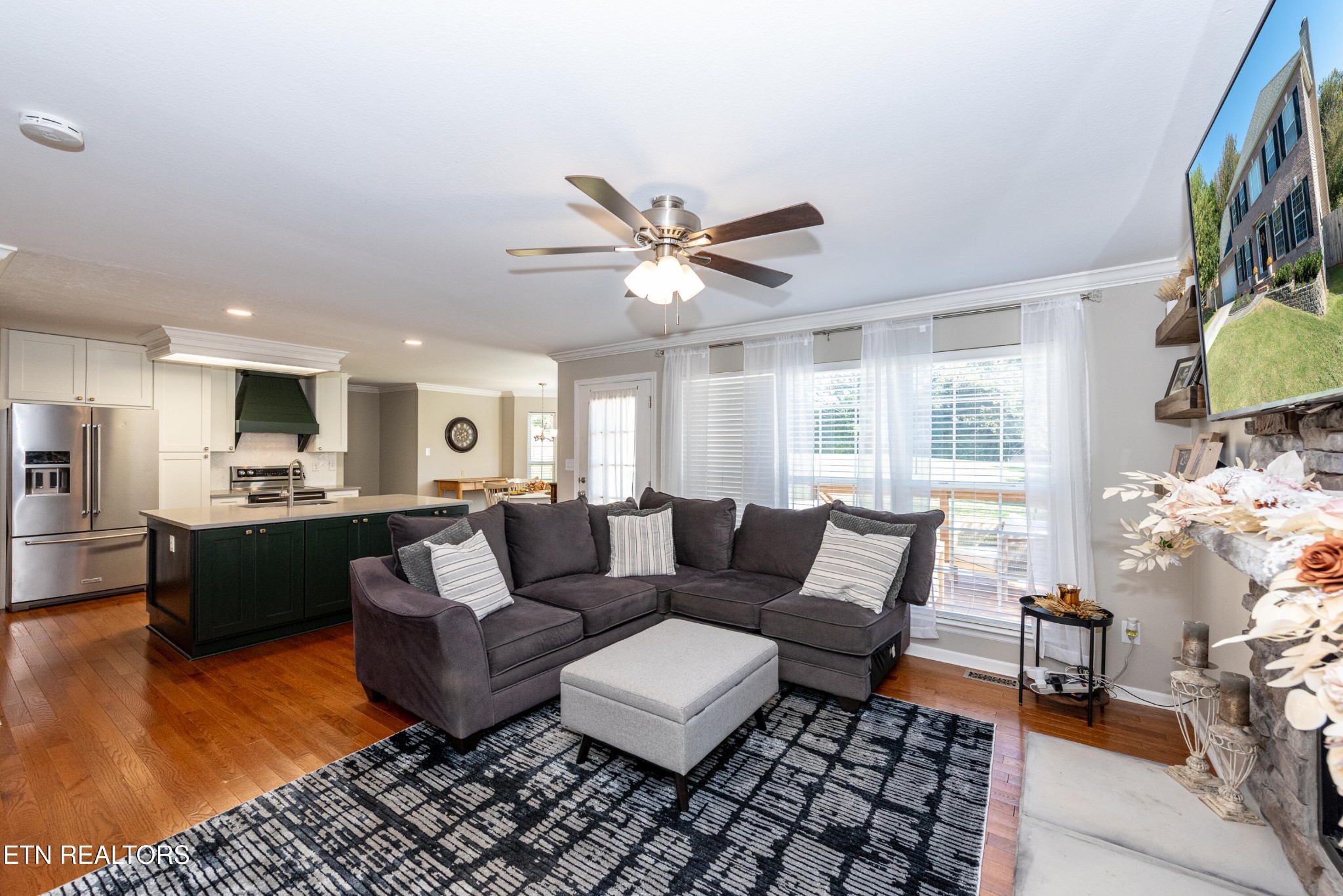 1600 Legacy Park Road Knoxville, TN 37922 - Photo 24 of 58 a living room with furniture