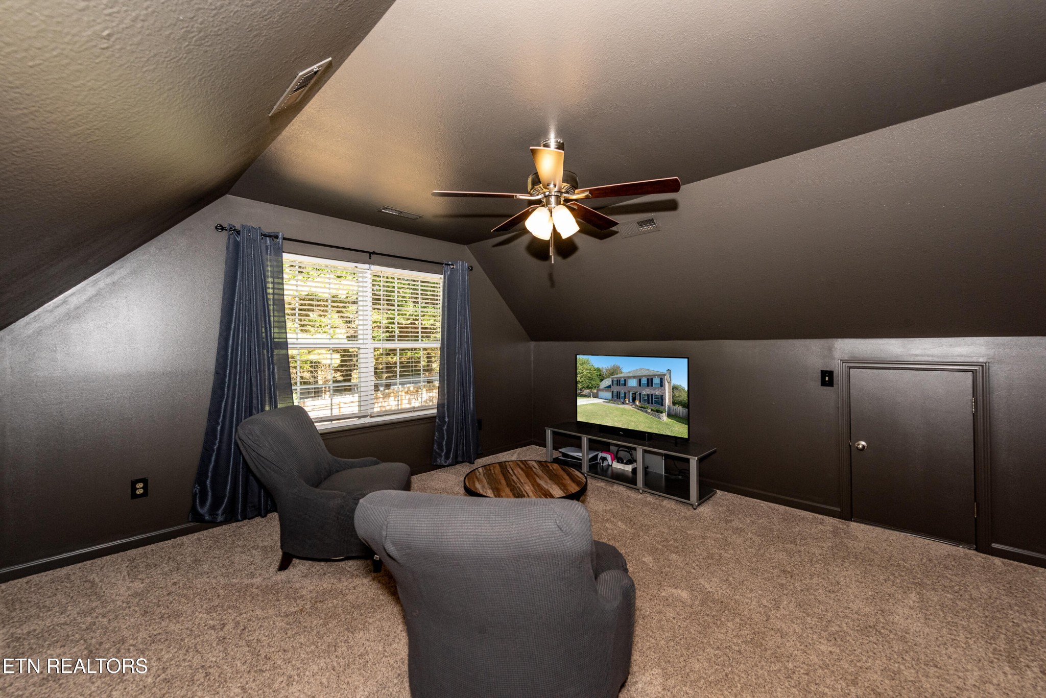 1600 Legacy Park Road Knoxville, TN 37922 - Photo 43 of 58 a living room with furniture and a window