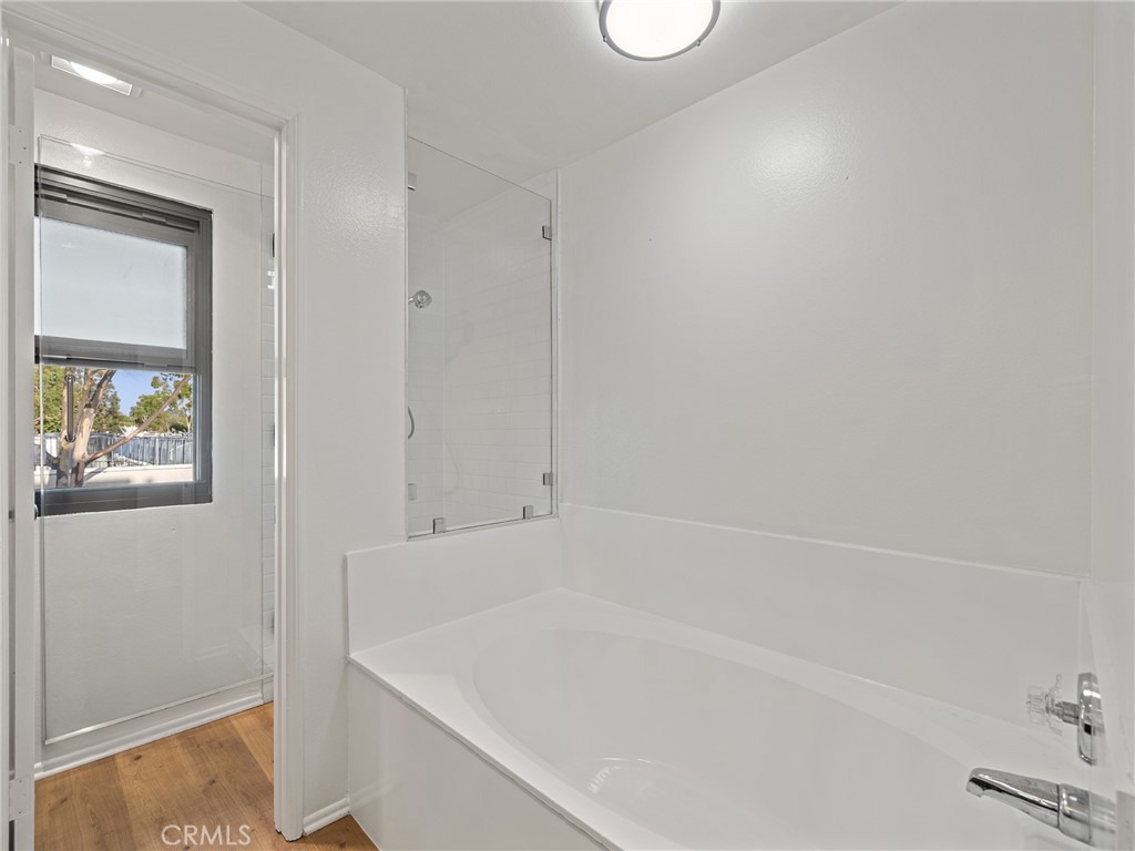 8180 Manitoba Street, Unit 302 Playa del Rey, CA 90293 - Photo 14 of 31 Primary Bathroom