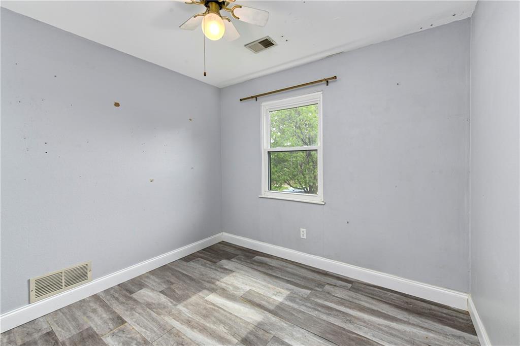230 Southwest Pinetree Lane Lee's Summit, MO 64063 - Photo 17 of 31