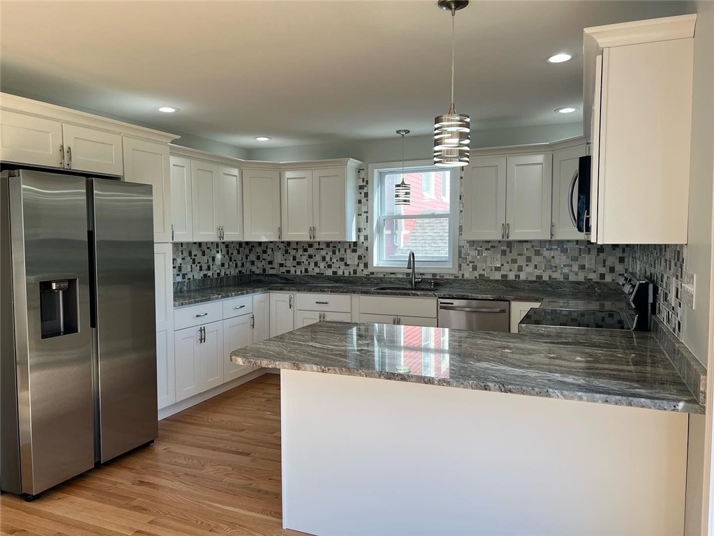 184 Rounds Avenue Providence, RI 02907 - Photo 9 of 32