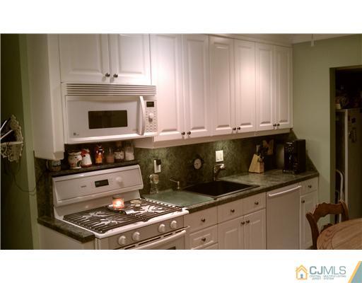 18 Windsor Road Edison, NJ 08817 - Photo 12 of 21
