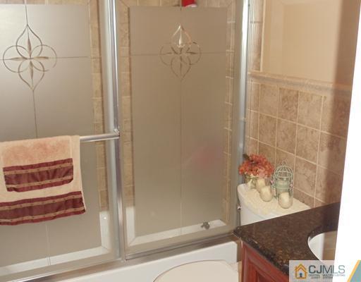 18 Windsor Road Edison, NJ 08817 - Photo 13 of 21