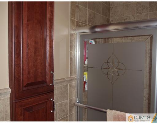 18 Windsor Road Edison, NJ 08817 - Photo 14 of 21