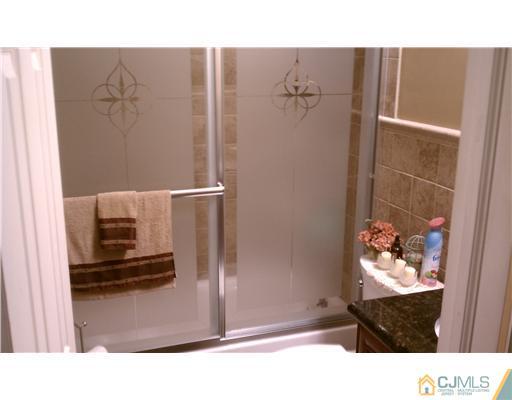 18 Windsor Road Edison, NJ 08817 - Photo 15 of 21