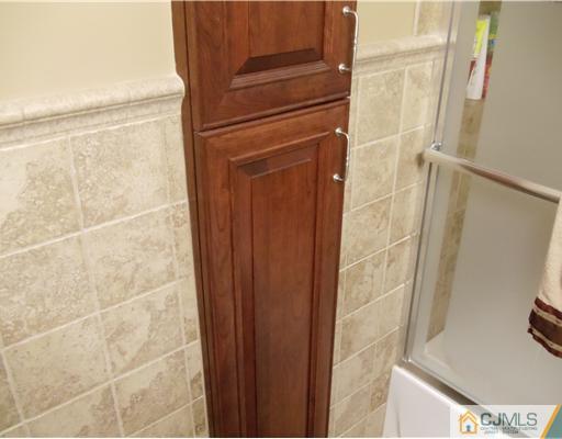 18 Windsor Road Edison, NJ 08817 - Photo 16 of 21
