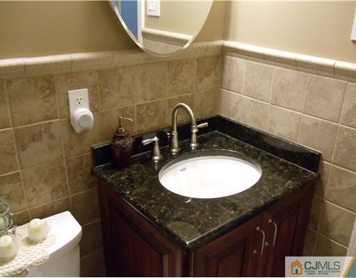 18 Windsor Road Edison, NJ 08817 - Photo 17 of 21