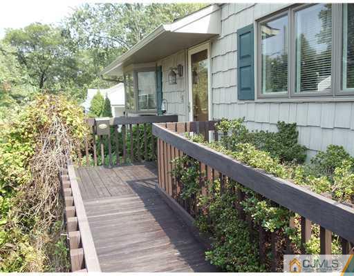 18 Windsor Road Edison, NJ 08817 - Photo 3 of 21