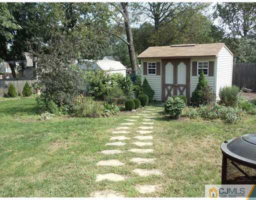 18 Windsor Road Edison, NJ 08817 - Photo 4 of 21