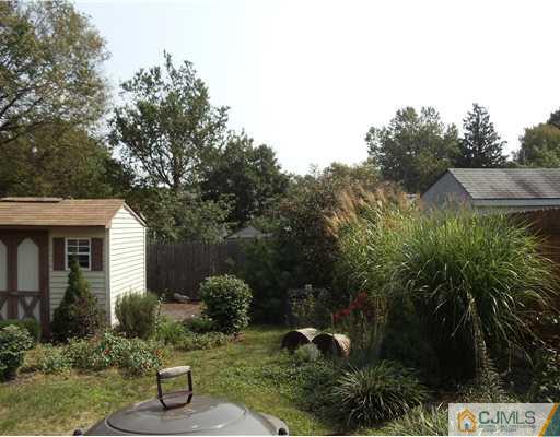 18 Windsor Road Edison, NJ 08817 - Photo 6 of 21
