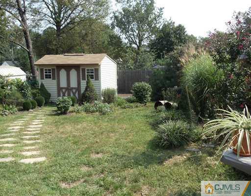18 Windsor Road Edison, NJ 08817 - Photo 7 of 21