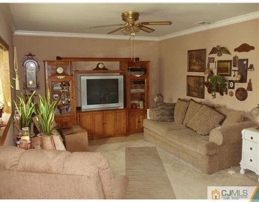 18 Windsor Road Edison, NJ 08817 - Photo 9 of 21