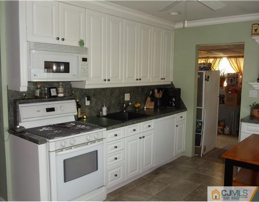 18 Windsor Road Edison, NJ 08817 - Photo 10 of 21