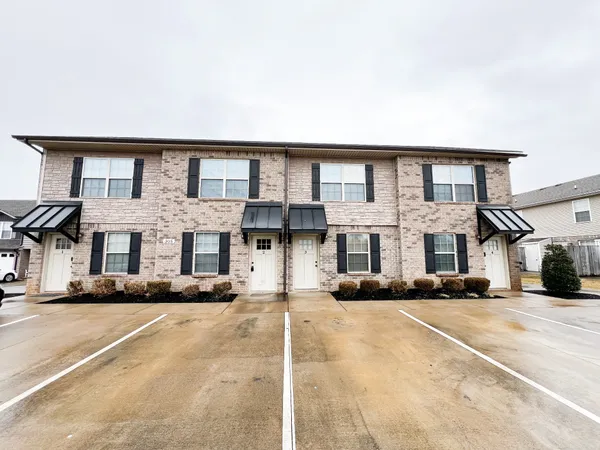 $1,095 | 305 Rowand Court, Unit 4, Clarksville, TN 37042