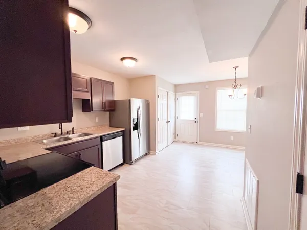 $1,095 | 305 Rowand Court, Unit 4, Clarksville, TN 37042