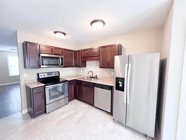 $1,095 | 305 Rowand Court, Unit 4, Clarksville, TN 37042