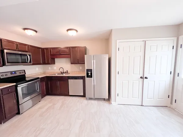 $1,095 | 305 Rowand Court, Unit 4, Clarksville, TN 37042