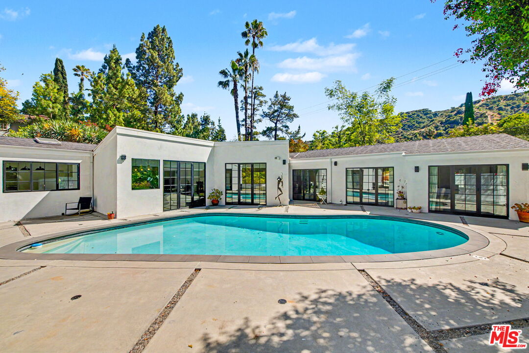 13019 Sky Valley Road Los Angeles, CA 90049 - Photo 43 of 49