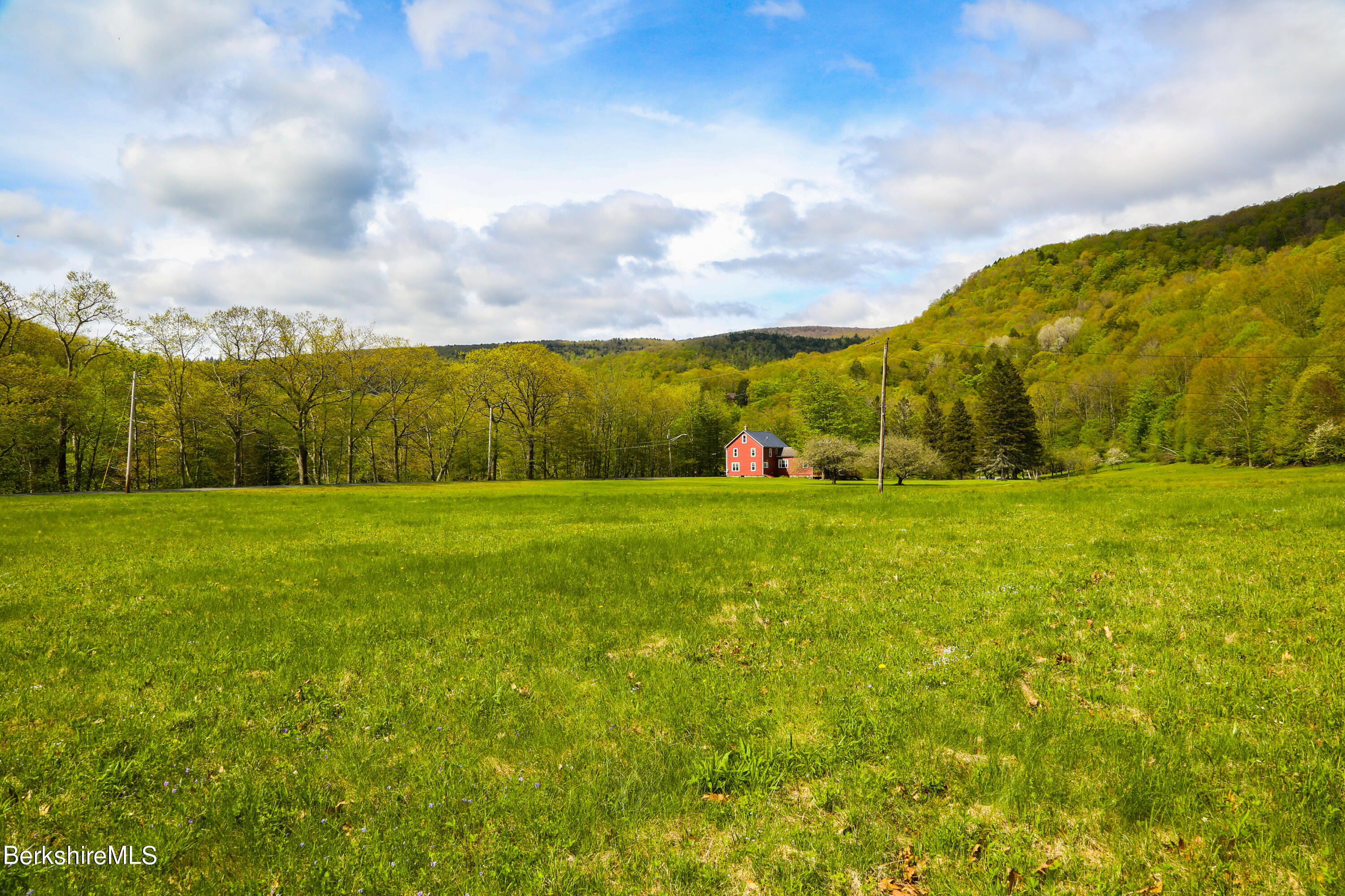 327 River Road Florida, MA 01247 - Photo 8 of 33