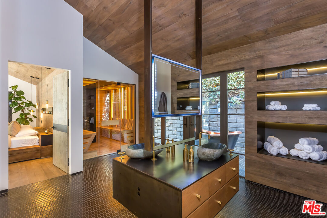 1707 Rising Glen Road Los Angeles, CA 90069 - Photo 34 of 54