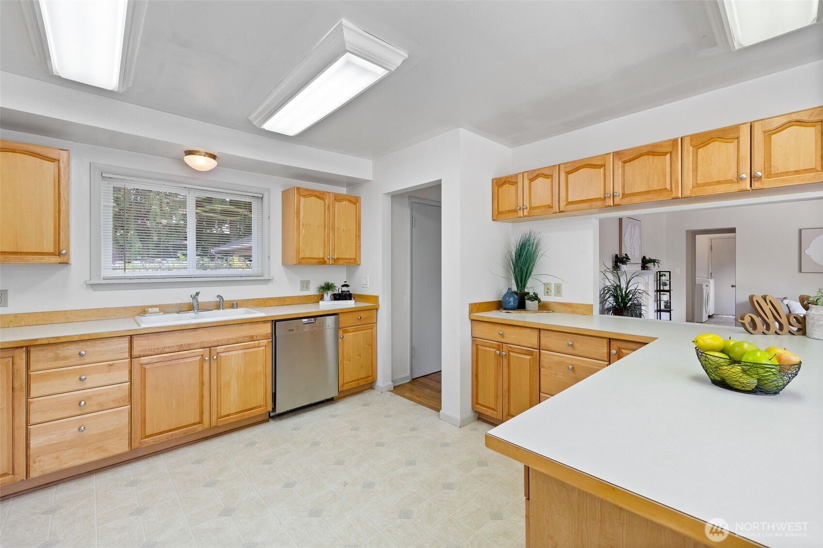 1030 Grandview Street Edmonds, WA 98020 - Photo 15 of 40