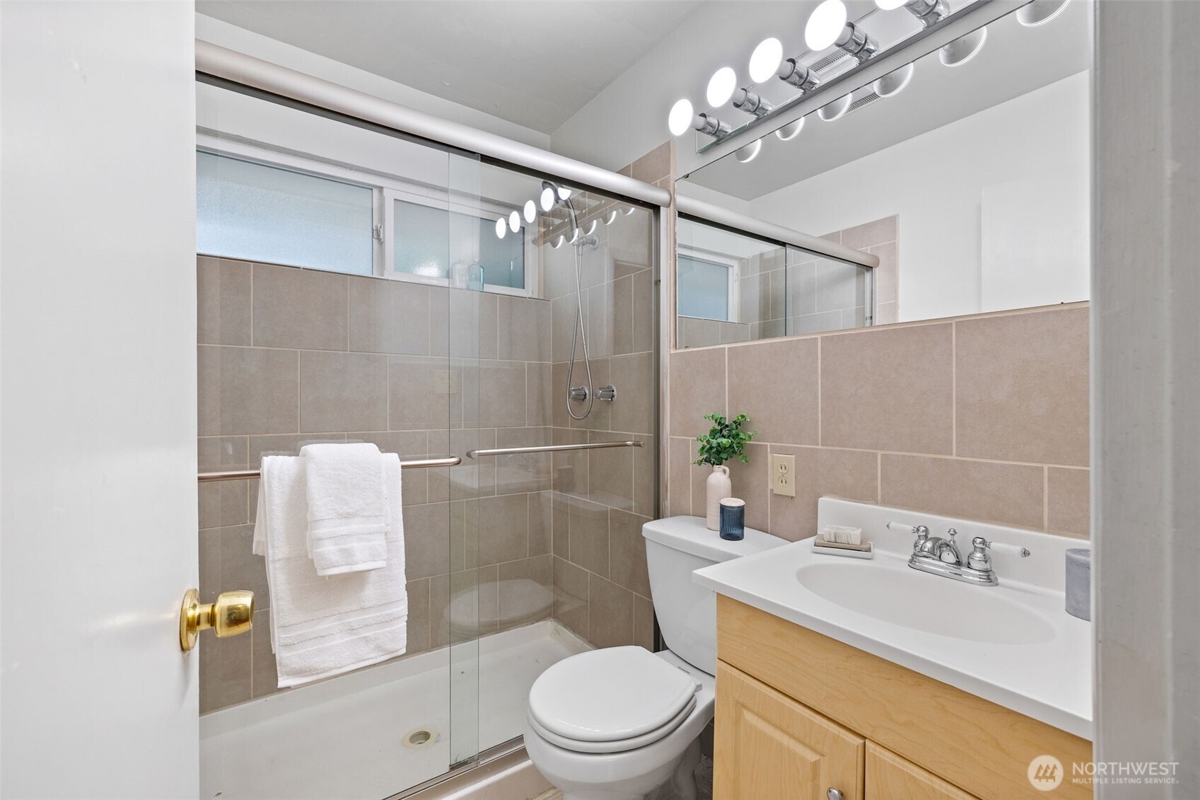 1030 Grandview Street Edmonds, WA 98020 - Photo 20 of 40