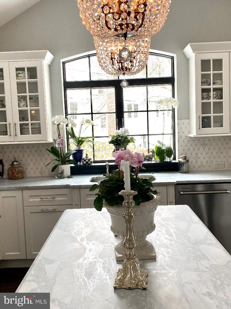 515 West Beechtree Lane Wayne, PA 19087 - Photo 3 of 25