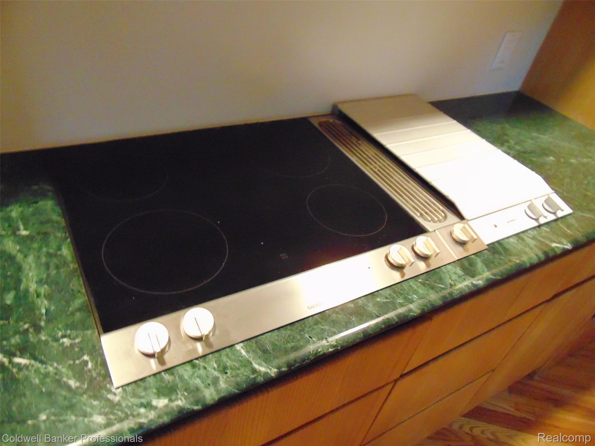 164 Baldwin Road Birmingham, MI 48009 - Photo 24 of 52 electric cooktop