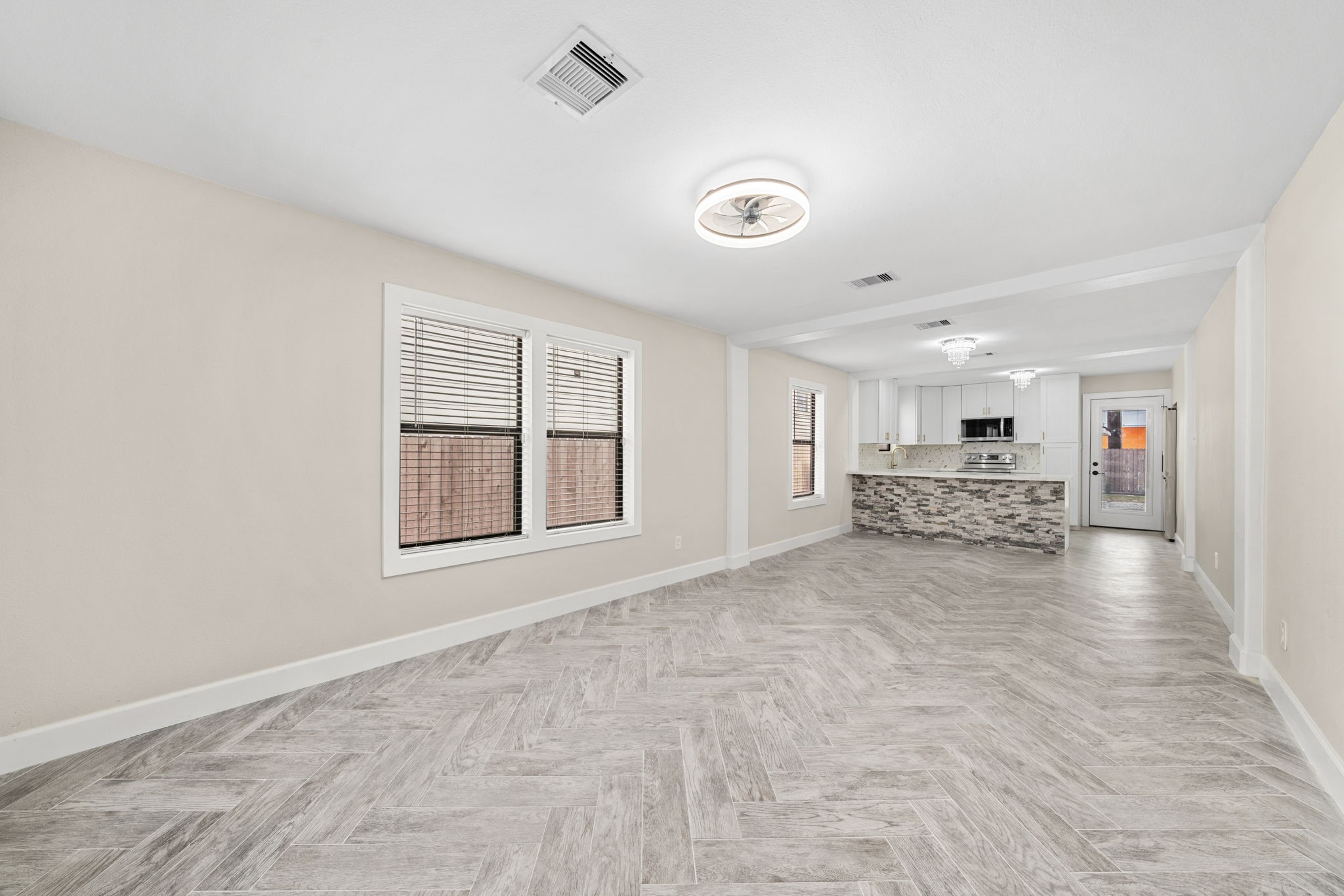 803 East 29th Street Houston, TX 77009 - Photo 15 of 28 an empty room with a kitchen view and a window