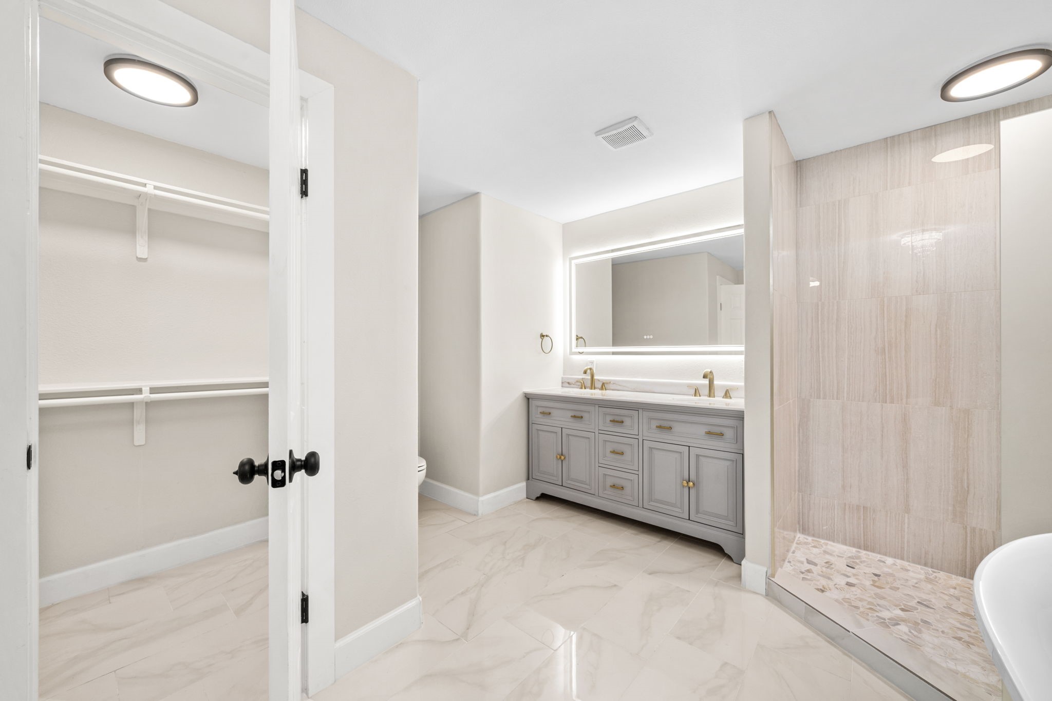803 East 29th Street Houston, TX 77009 - Photo 21 of 28 a bathroom with a granite countertop sink mirror and a
