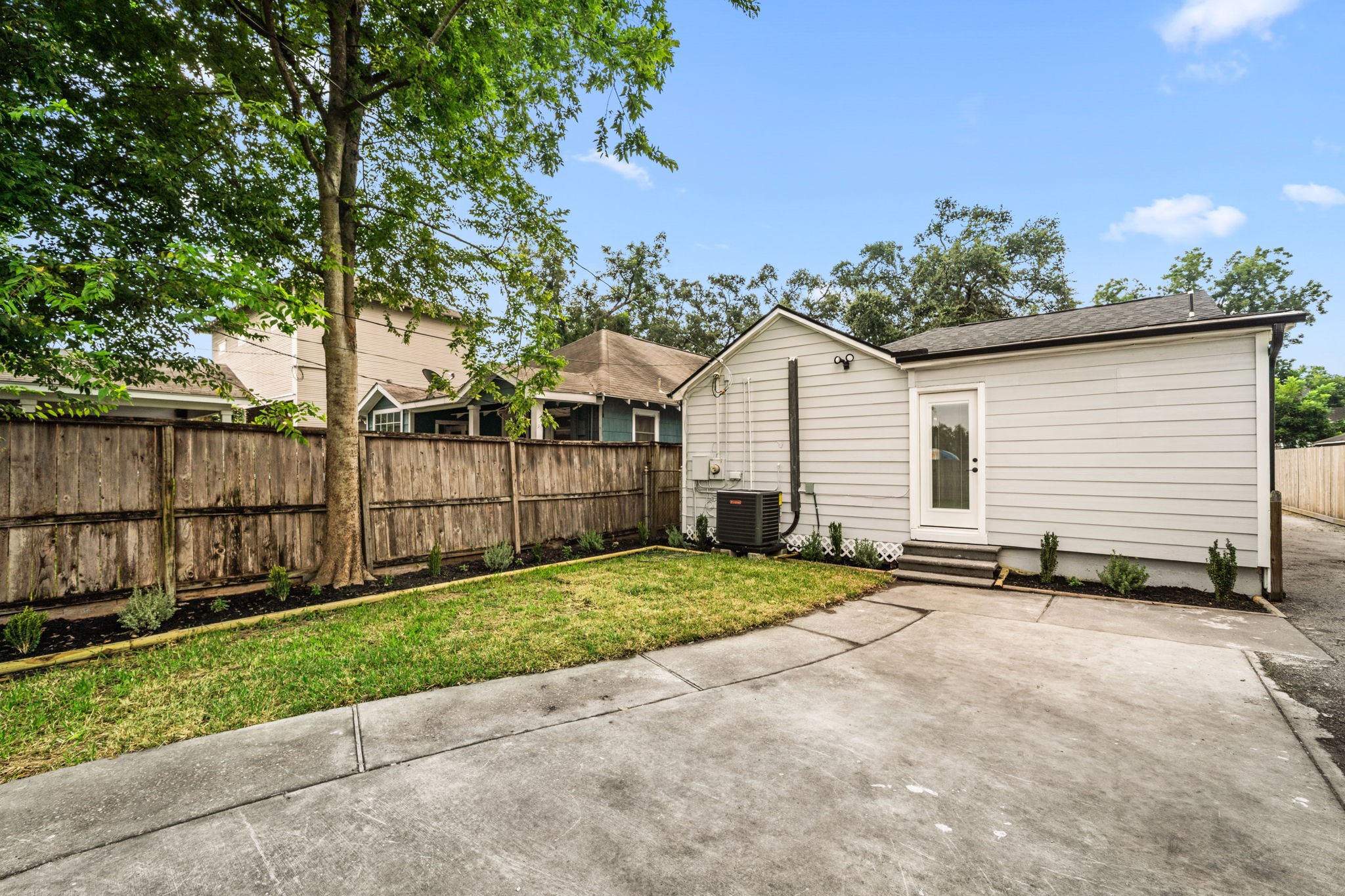 803 East 29th Street Houston, TX 77009 - Photo 25 of 28 a view of a backyard